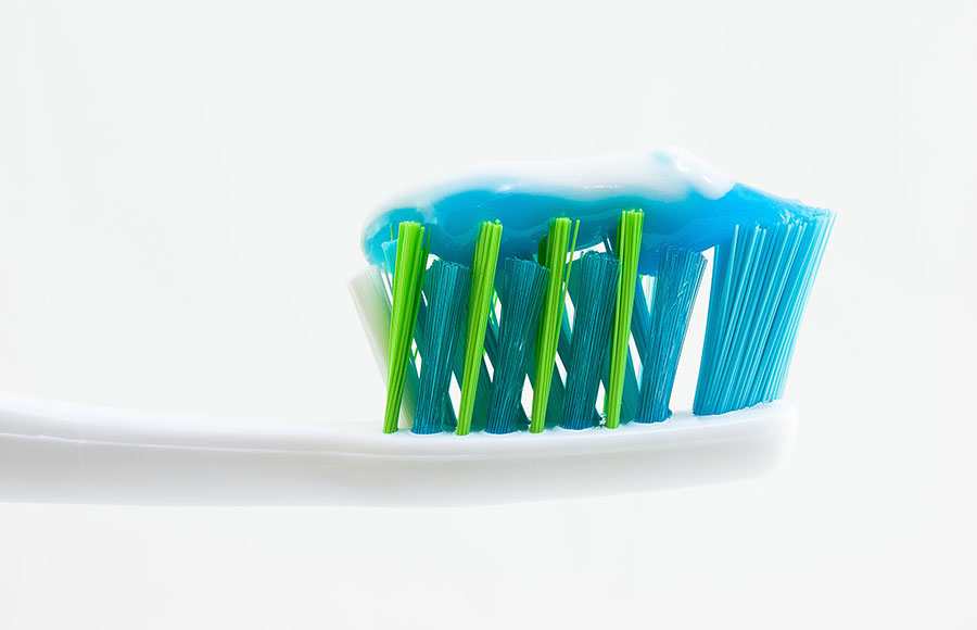 cara membersihkan casing handphone dengan pasta gigi